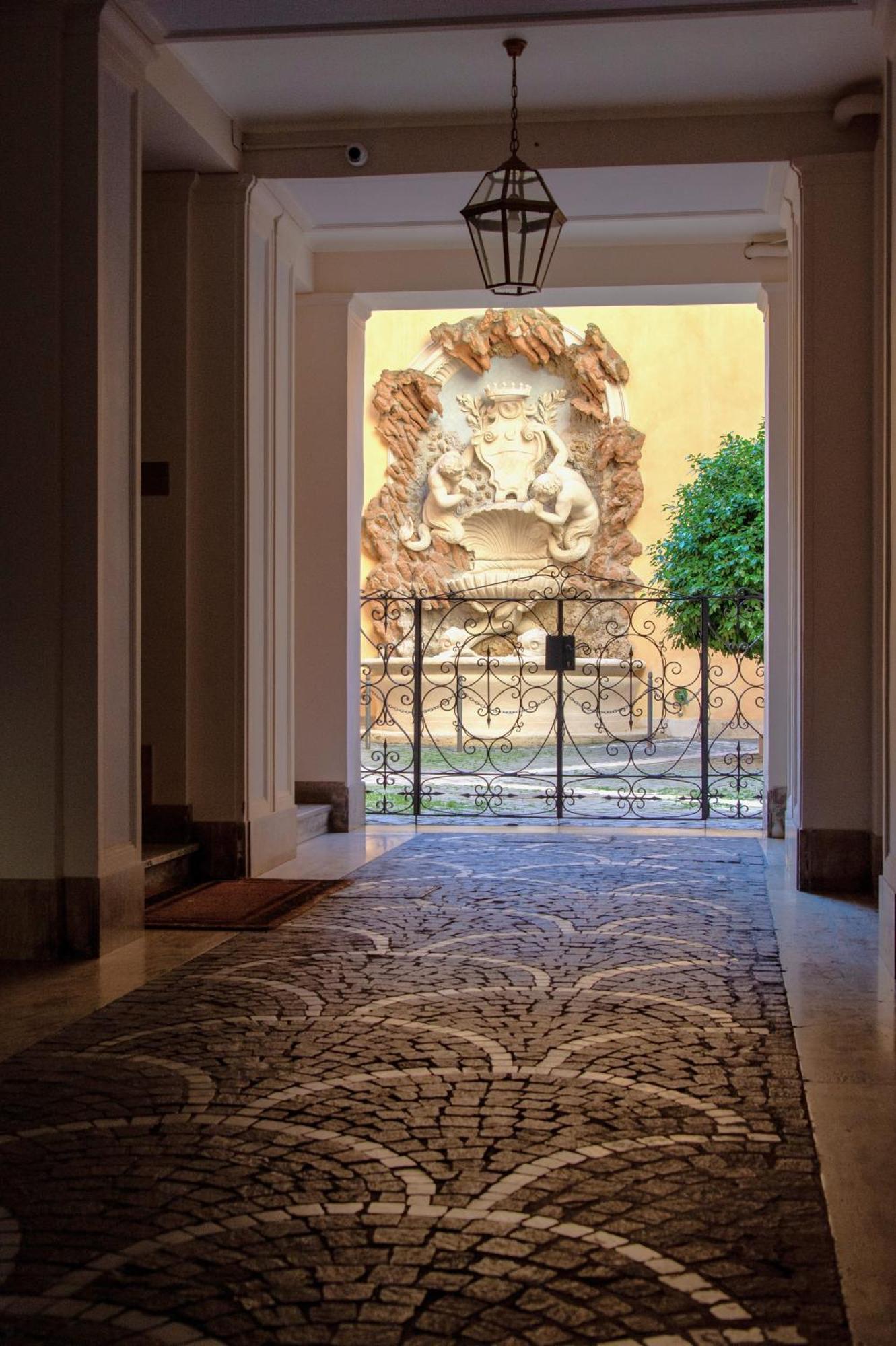 Bernini Stay, Next To Trevi Fountain Rom Exteriör bild